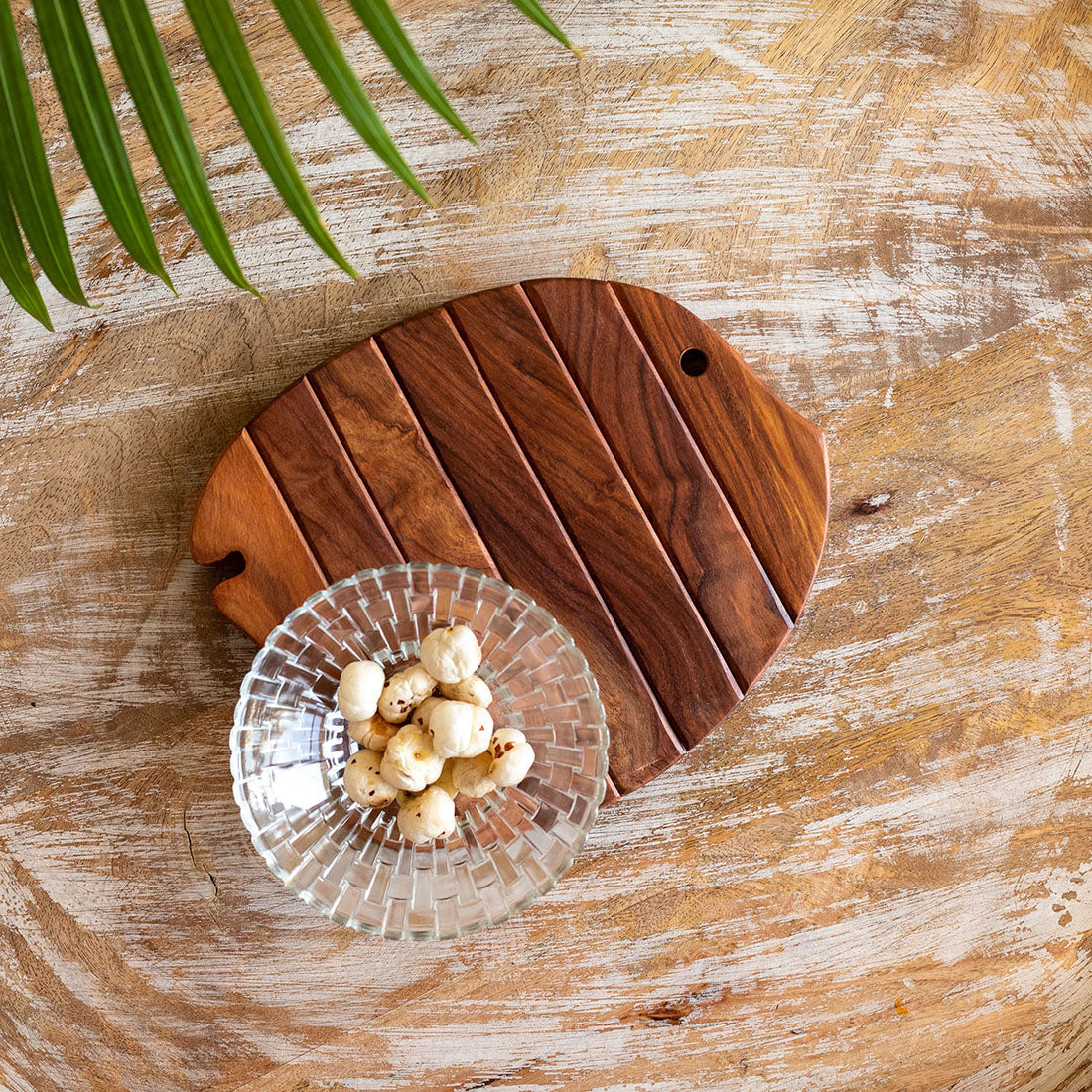 'Abstract Extendable Fish' Handcrafted Trivet Tray In Sheesham Wood
